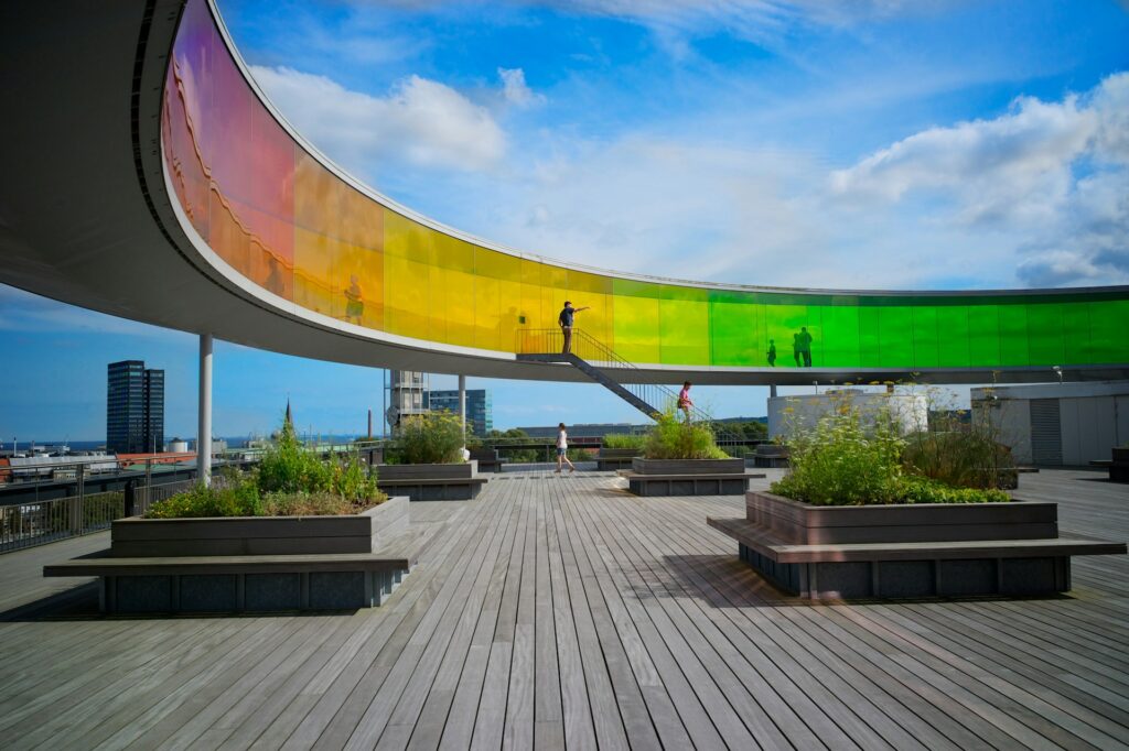 ARoS kunstmuseum i Aarhus med “Your Rainbow Panorama” – Newsec rådgiver foreninger i Midtjylland
